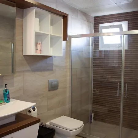 Gorgeous 5br 5ba With Private Pool *